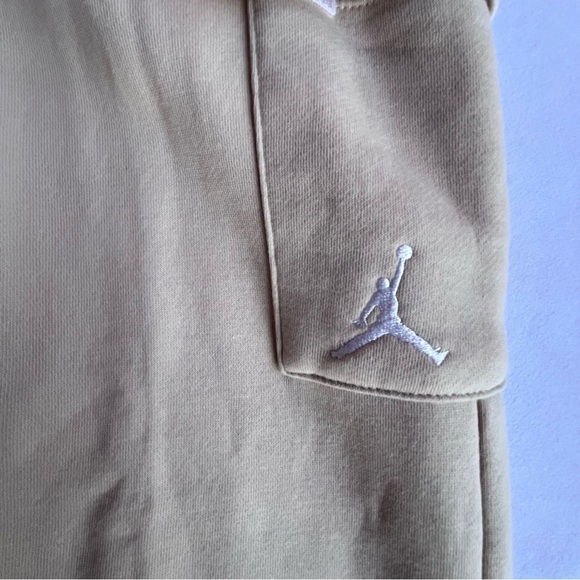 Jordan Women’s Beige Cargo Sweatpants – Size L (NWT) - Picture 7 of 9